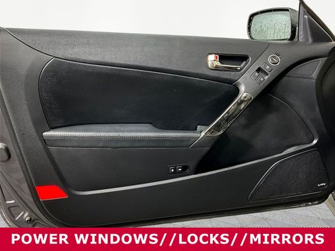 Used 2013 Hyundai Genesis 3.8 RWD image 17
