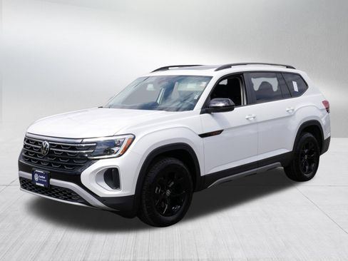 Certified 2026 Volkswagen Atlas Peak Edition AWD/4WD image 3