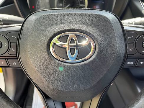 Used 2021 Toyota Corolla LE FWD image 15