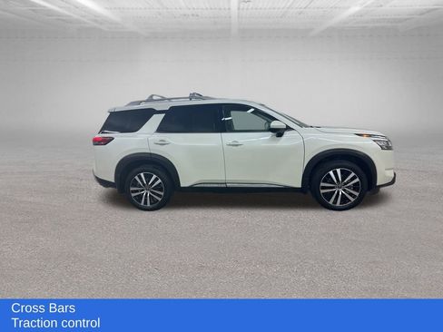 Used 2024 Nissan Pathfinder Platinum image 14
