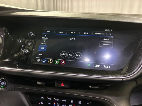 Used 2022 Buick Envision Essence w/ Safety Package image 17