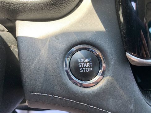 Used 2023 Toyota Highlander Platinum FWD image 25
