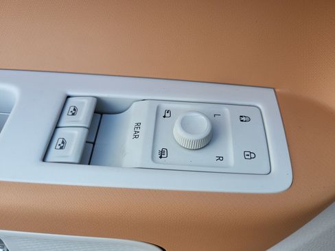 New 2025 Volkswagen ID. Buzz 1st Edition image 18