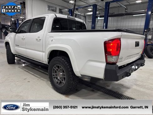 Used 2016 Toyota Tacoma TRD Sport w/ Premium & Technology Package image 9