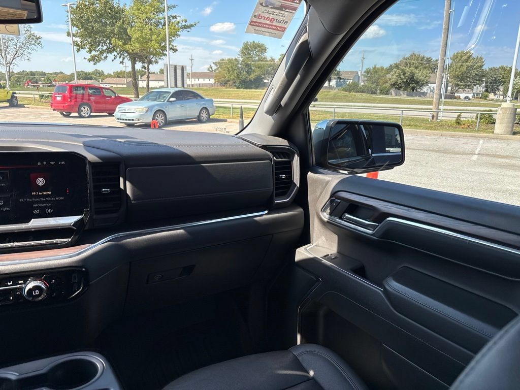 Used 2024 GMC Sierra 1500 SLT w/ X31 Off-Road Package AWD/4WD image 25