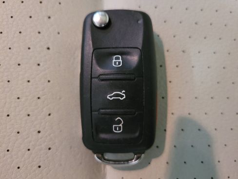 Used 2015 Volkswagen Tiguan SEL image 32