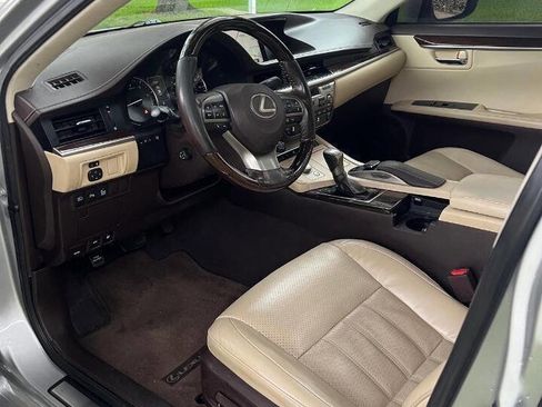 Used 2017 Lexus ES 350 w/ Luxury Package FWD image 9