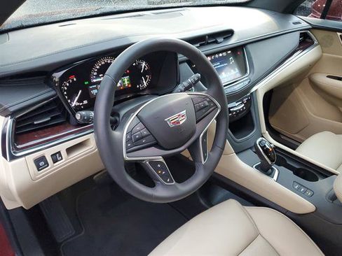 Used 2018 Cadillac XT5 Luxury w/ Driver Awareness Package image 39