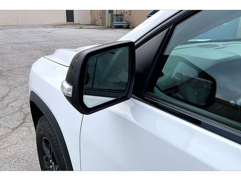 Used 2023 GMC Acadia AT4 w/ Technology Package AWD/4WD image 33