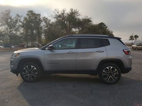 Used 2022 Jeep Compass Limited image 7