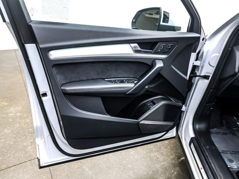 Used 2024 Audi Q5 e Prestige w/ Prestige Package image 22