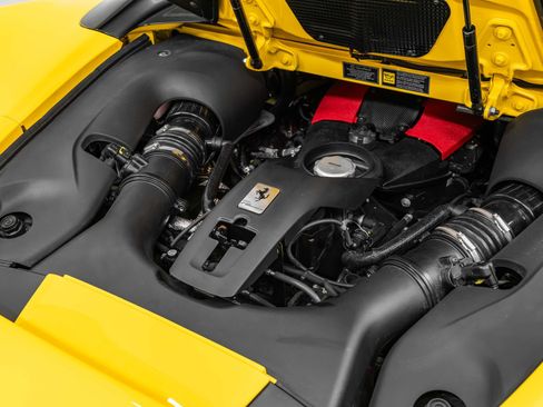 Certified 2021 Ferrari F8 Tributo RWD image 21