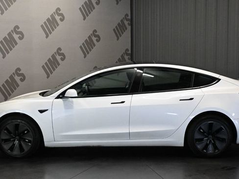 Used 2025 Tesla Model 3 Long Range RWD image 8