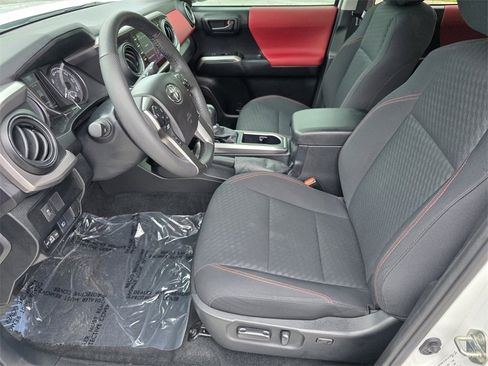 Used 2021 Toyota Tacoma SR5 image 9
