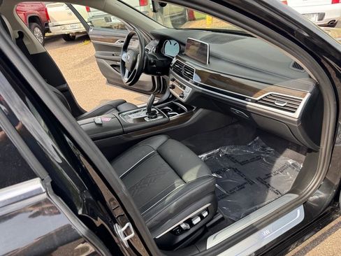 Used 2017 BMW 740i xDrive AWD/4WD image 35