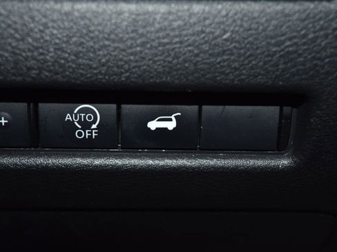 Used 2025 Nissan Rogue SV image 17