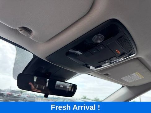 Used 2024 Kia Carnival LX FWD image 11