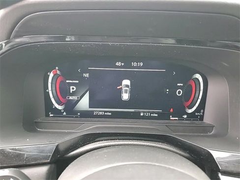 Used 2024 Nissan Pathfinder Platinum image 16