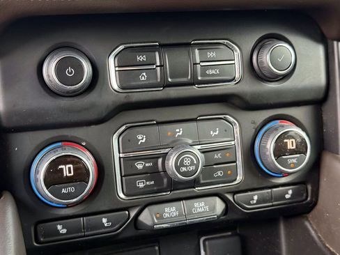 Used 2021 Chevrolet Tahoe Z71 image 25