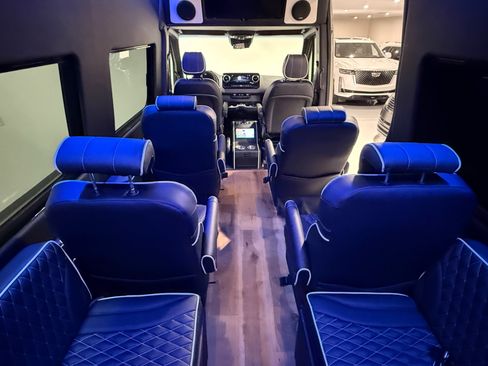 Used 2024 Mercedes-Benz Sprinter 2500 image 39