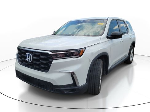 Used 2024 Honda Pilot LX image 2