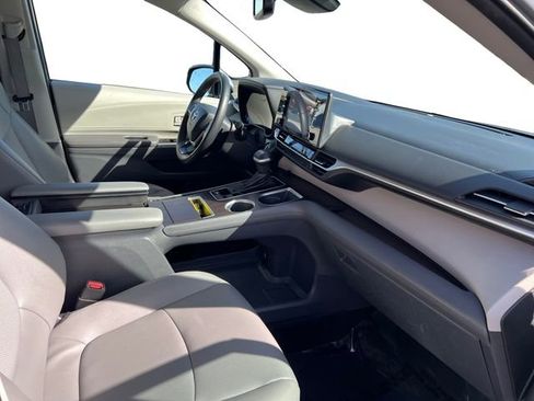 Certified 2023 Toyota Sienna XLE image 20