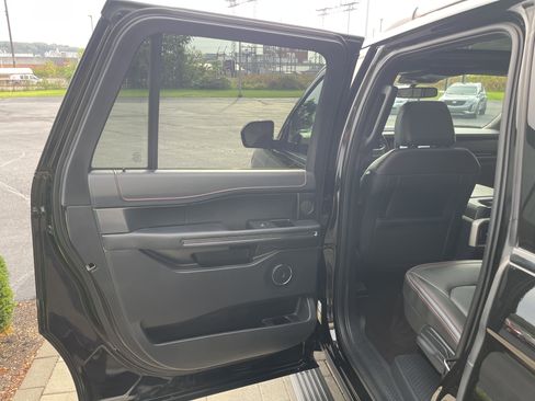 Used 2022 Ford Expedition Max Limited image 21