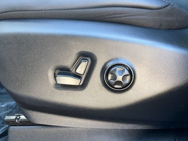 Used 2025 Chrysler Pacifica Select FWD image 28