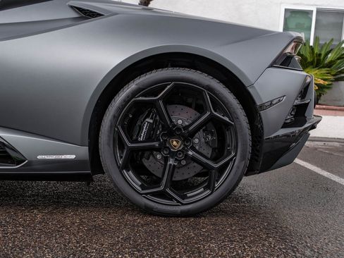 Used 2024 Lamborghini Huracan EVO image 30