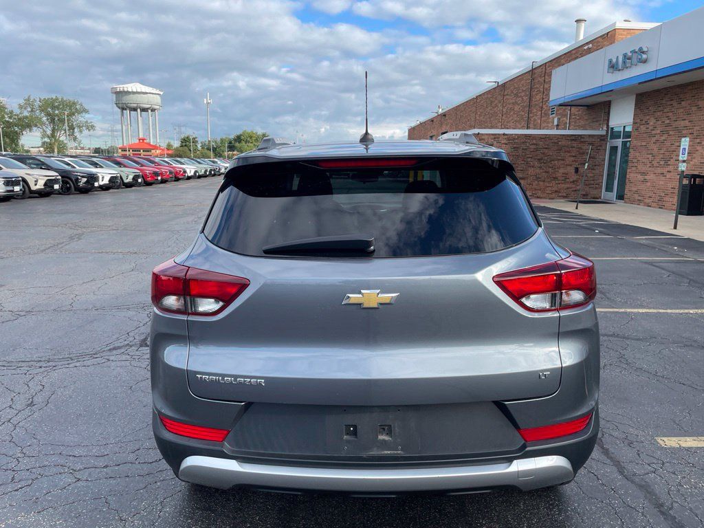 Used 2021 Chevrolet TrailBlazer LT FWD image 4