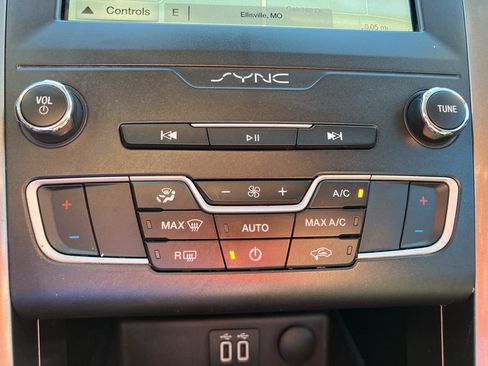Used 2019 Ford Fusion S FWD image 19