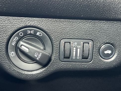Used 2022 Dodge Challenger R/T RWD image 28