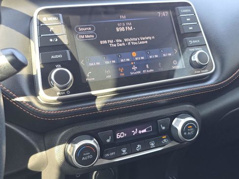 Used 2019 Nissan Kicks SR w/ SR Premium Package FWD image 17