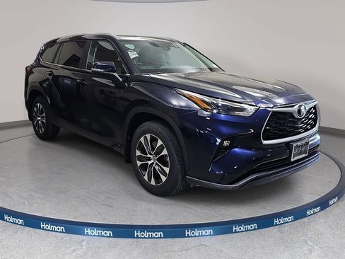 Used 2025 Toyota Highlander XLE AWD/4WD image 4