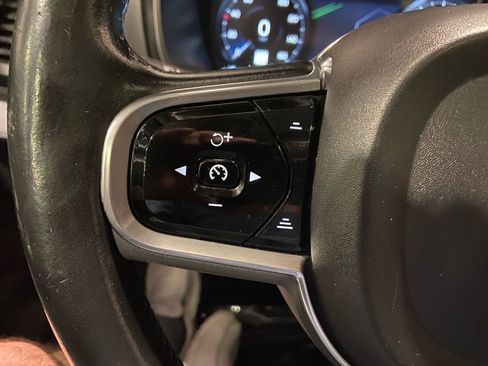 Used 2017 Volvo XC90 T6 Momentum w/ Vision Package image 46