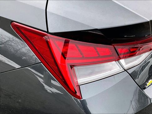 Used 2021 Hyundai Elantra SEL w/ Convenience + Premium Package image 34