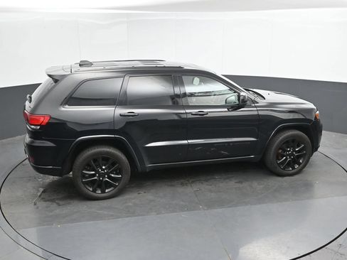 Used 2021 Jeep Grand Cherokee Laredo X AWD/4WD image 32