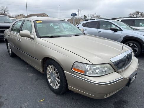 Used 2007 Lincoln Town Car Signature image 1
