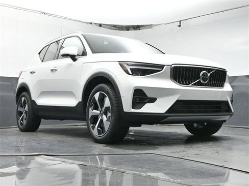 New 2025 Volvo XC40 B5 Plus w/ Protection Package Premier image 35