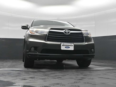 Used 2016 Toyota Highlander Plus FWD image 31