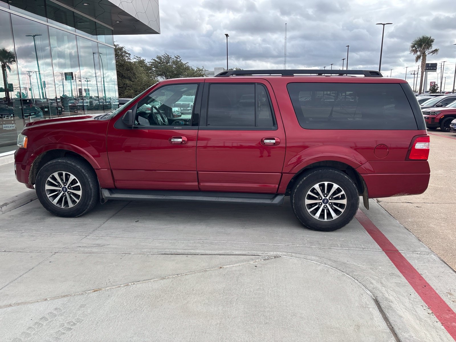 Used 2016 Ford Expedition EL XLT w/ Equipment Group 202A AWD/4WD image 8