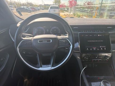 Used 2022 Jeep Grand Cherokee L Laredo image 6