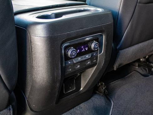 Used 2025 Chevrolet Suburban High Country image 28