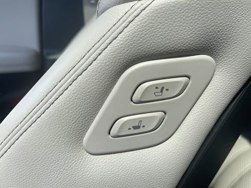 Used 2022 Genesis G70 3.3T w/ Sport Advanced Package image 28