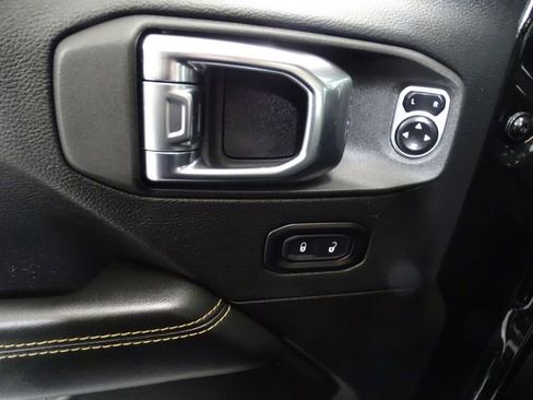 Certified 2025 Jeep Wrangler Unlimited Sahara AWD/4WD image 3
