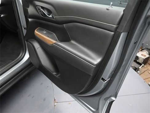 Used 2023 GMC Acadia SLE w/ Driver Convenience Package image 38