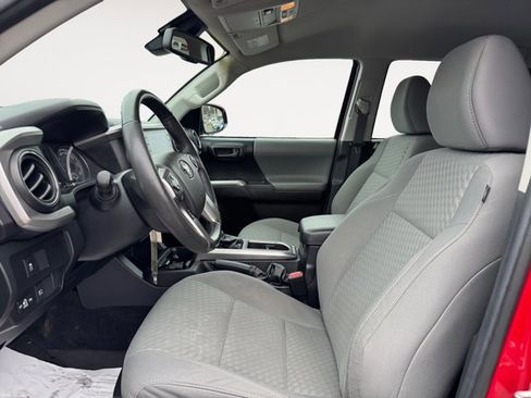 Certified 2021 Toyota Tacoma SR5 AWD/4WD image 11