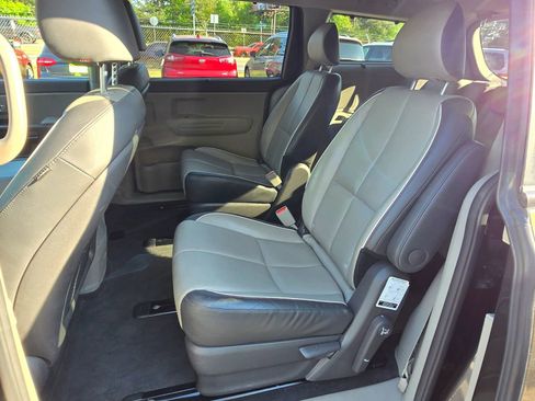 Used 2017 Kia Sedona LX w/ LX Essentials Premium Package image 9