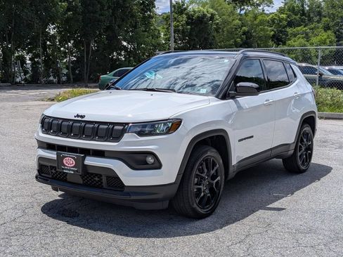 Used 2022 Jeep Compass Latitude w/ Sun and Sound Group AWD/4WD image 9