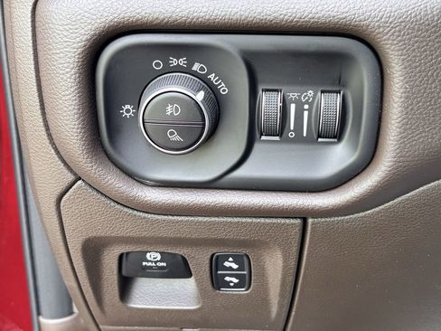 New 2025 RAM 1500 Laramie AWD/4WD image 22